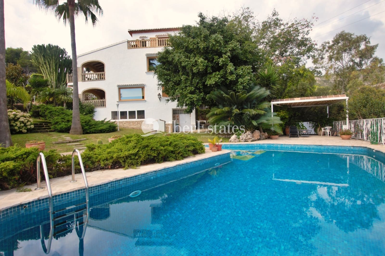 4 soveværelse Villa til leje i Javea / Xabia med swimmingpool garage - € 2.950 (Ref: 6406598)