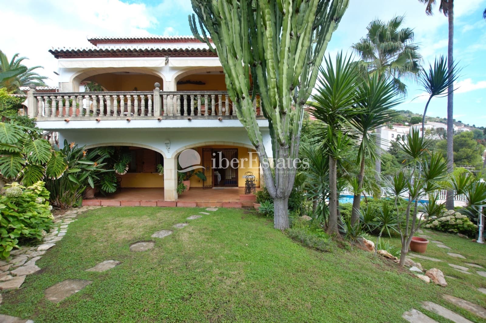 4 soveværelse Villa til leje i Javea / Xabia med swimmingpool garage - € 2.950 (Ref: 6406598)