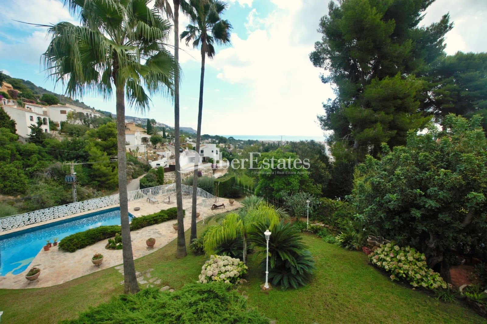 4 soveværelse Villa til leje i Javea / Xabia med swimmingpool garage - € 2.950 (Ref: 6406598)