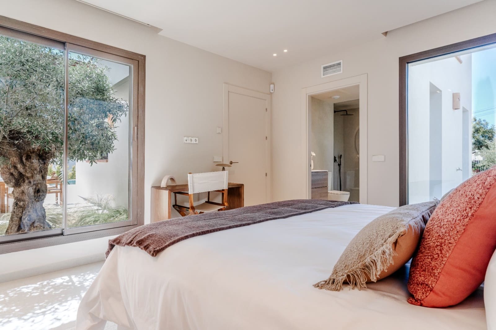 3 bedroom Villa for sale in Moraira with garage - € 1,690,000 (Ref: 8448838)