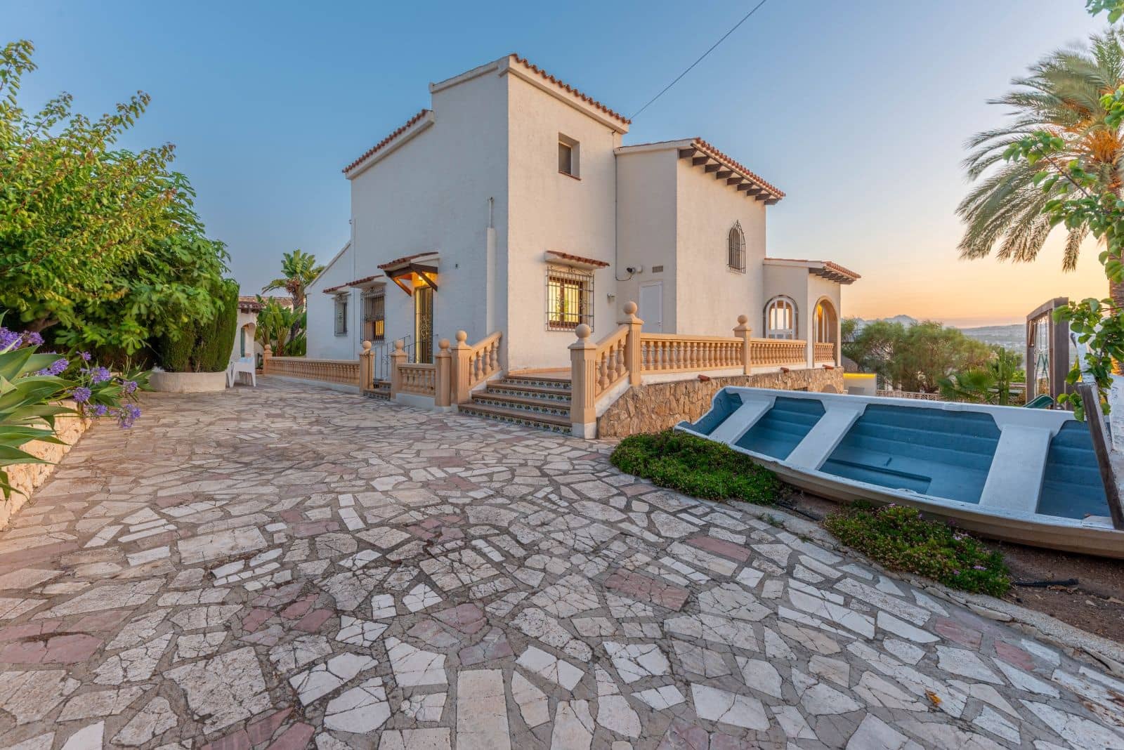 4 bedroom Villa for sale in Moraira with pool garage - € 1,360,000 (Ref: 9107026)