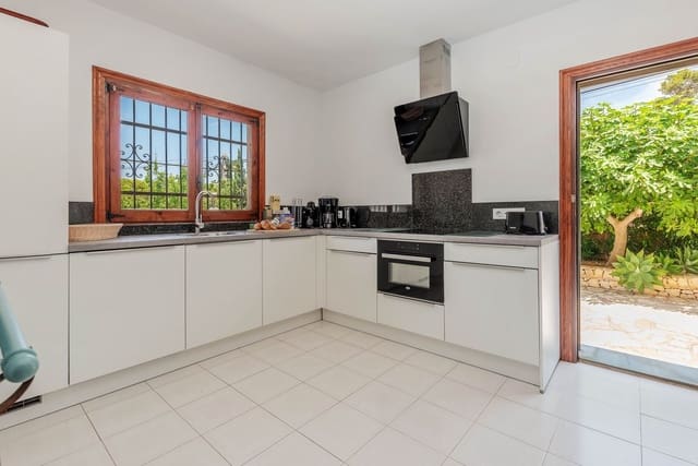 Chalet de 4 habitaciones en Moraira, Teulada-Moraira en venta con garaje - 1.360.000 € (Ref: 9107026)