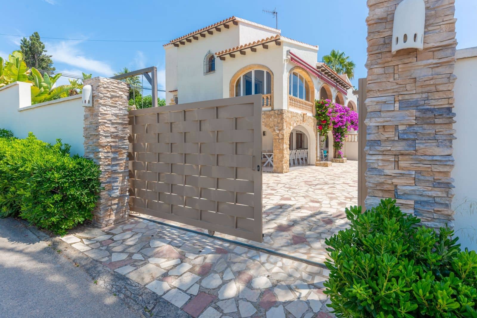 4 bedroom Villa for sale in Moraira with pool garage - € 1,360,000 (Ref: 9107026)