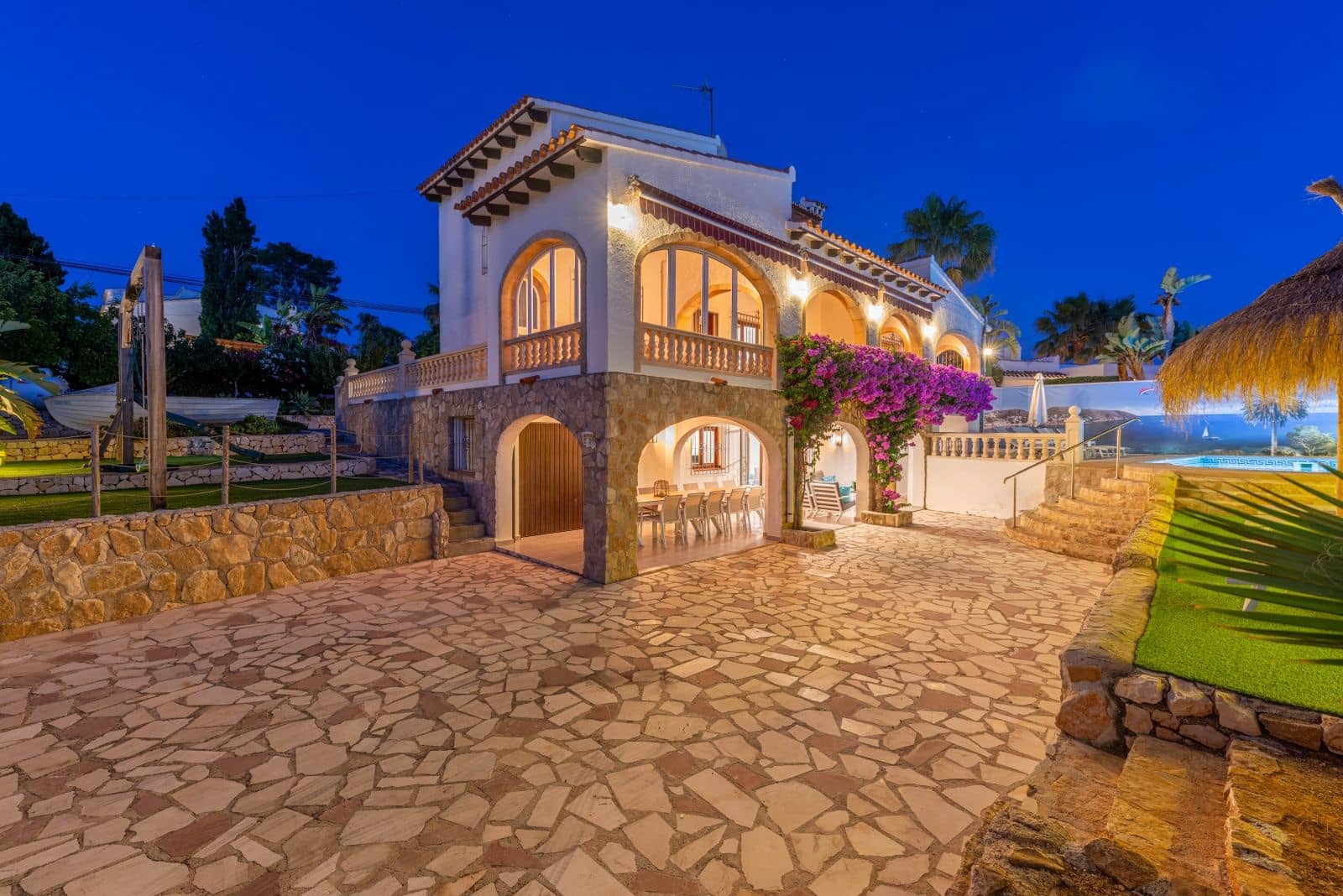 4 bedroom Villa for sale in Moraira with pool garage - € 1,360,000 (Ref: 9107026)