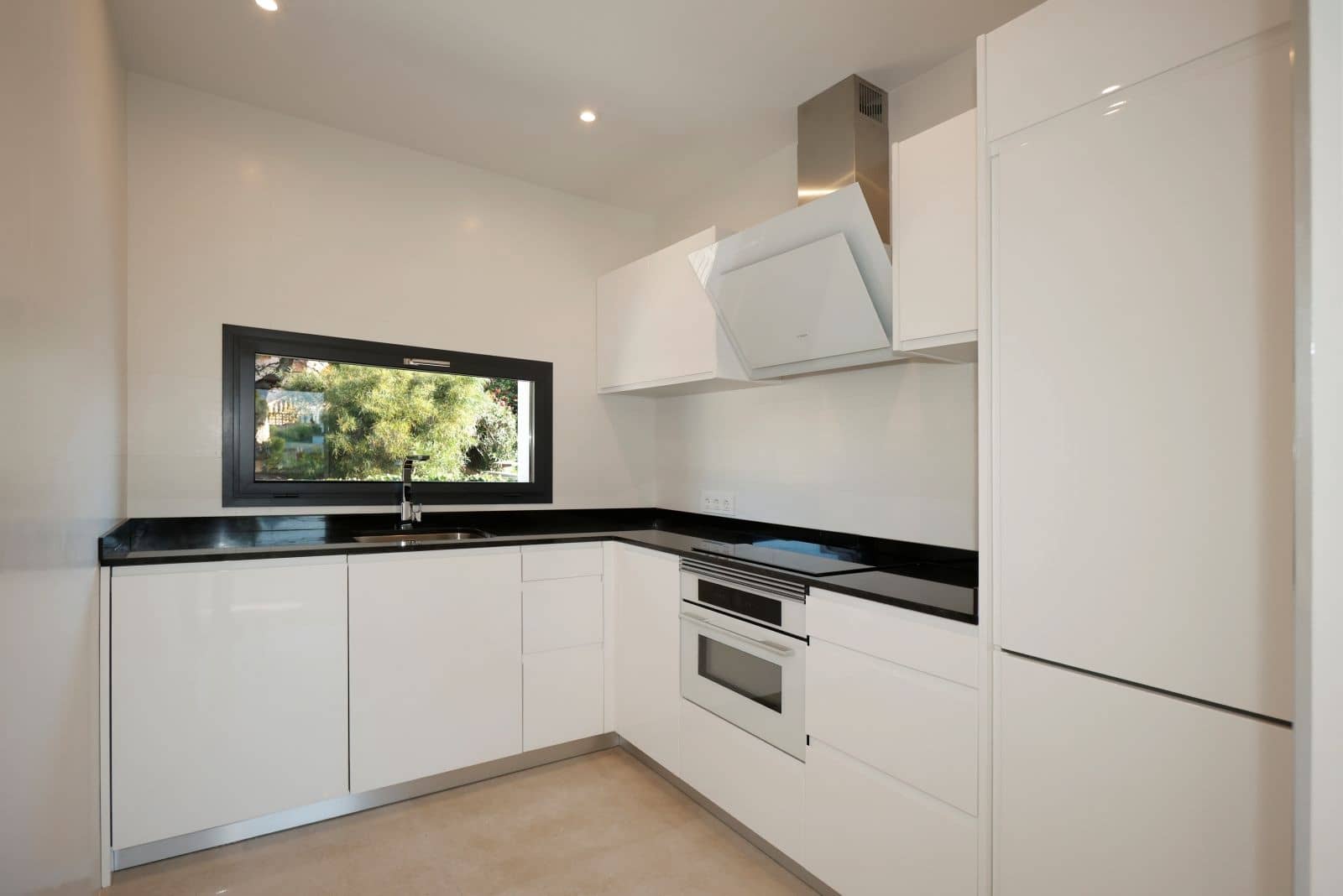 2 bedroom Villa for sale in Calpe / Calp - € 840,000 (Ref: 9328653)