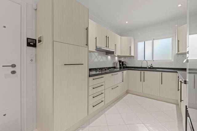 2 soveværelse Villa til salg i Moraira, Teulada-Moraira med swimmingpool garage - € 775.000 (Ref: 9444793)