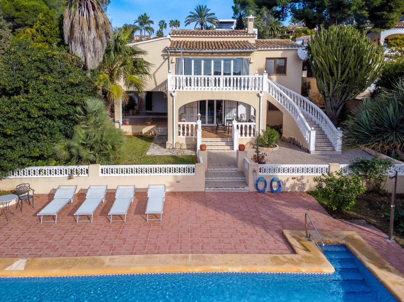 2 soveværelse Villa til salg i Moraira med swimmingpool - € 1.795.000 (Ref: 9534469)