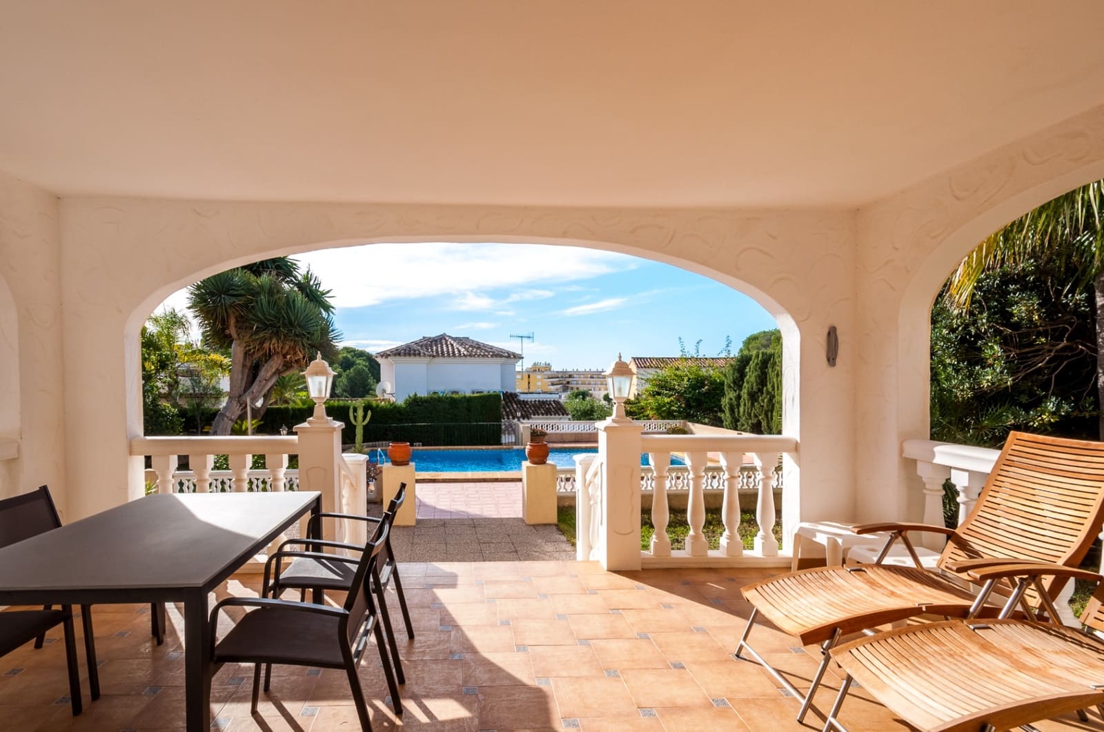 2 soveværelse Villa til salg i Moraira med swimmingpool - € 1.795.000 (Ref: 9534469)