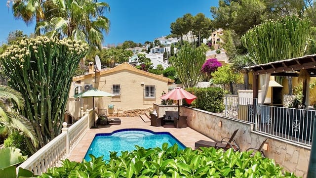 4 soveværelse Villa til salg i Paichi, Teulada-Moraira med swimmingpool - € 695.000 (Ref: 9534477)