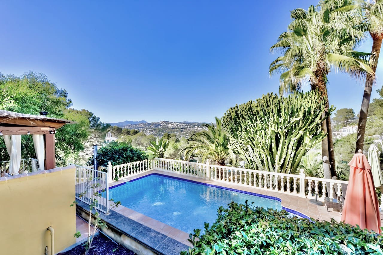 4 soveværelse Villa til salg i Moraira med swimmingpool - € 695.000 (Ref: 9534477)