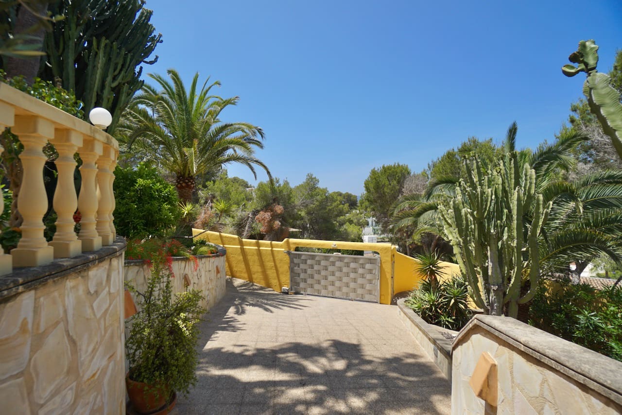 4 soveværelse Villa til salg i Moraira med swimmingpool - € 695.000 (Ref: 9534477)