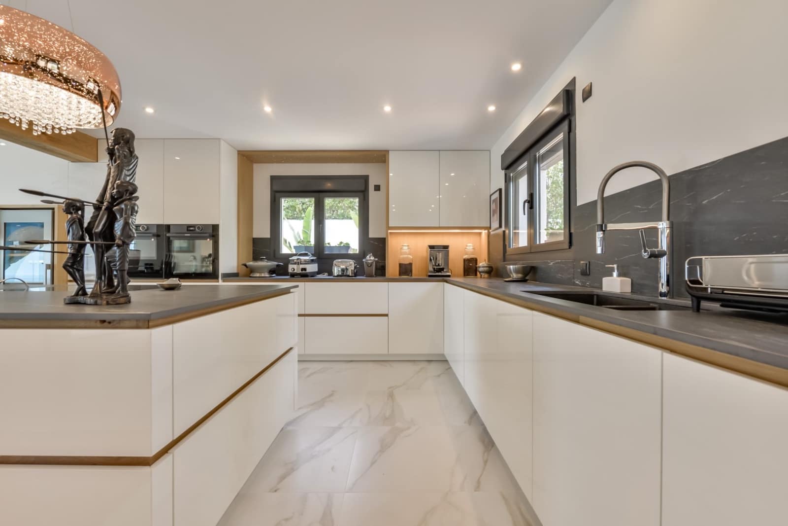 4 soveværelse Villa til salg i Benissa med swimmingpool - € 2.490.000 (Ref: 9534480)