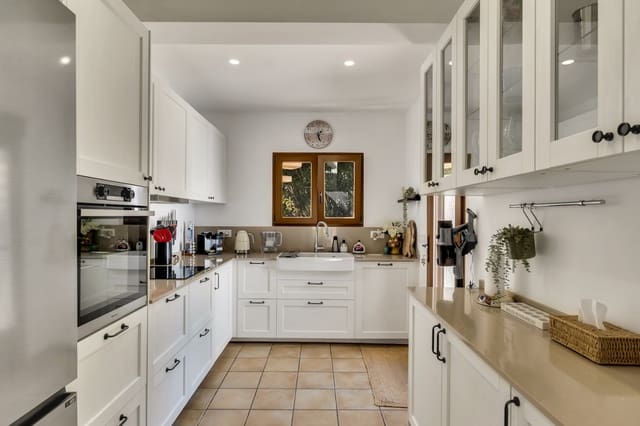 3 soveværelse Villa til salg i Benissa med swimmingpool - € 715.000 (Ref: 9534493)