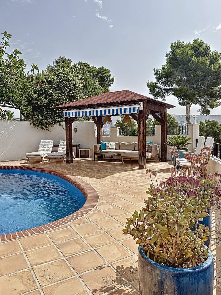 3 soveværelse Villa til salg i Moraira med swimmingpool - € 750.000 (Ref: 9534504)