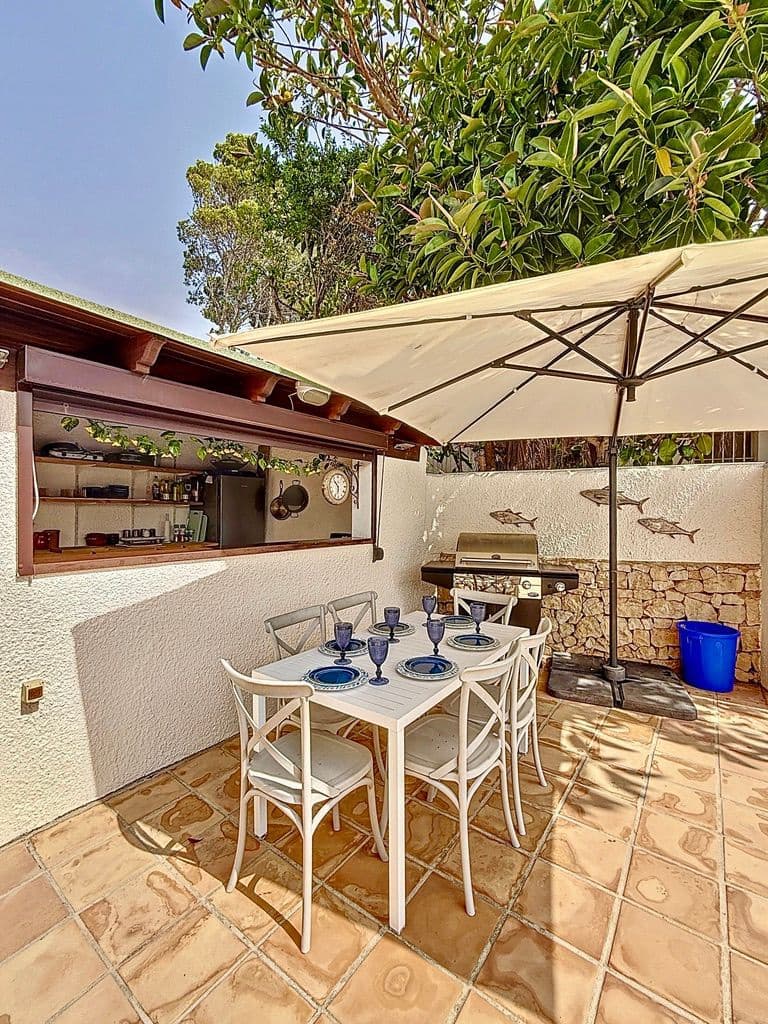 3 soveværelse Villa til salg i Moraira med swimmingpool - € 750.000 (Ref: 9534504)