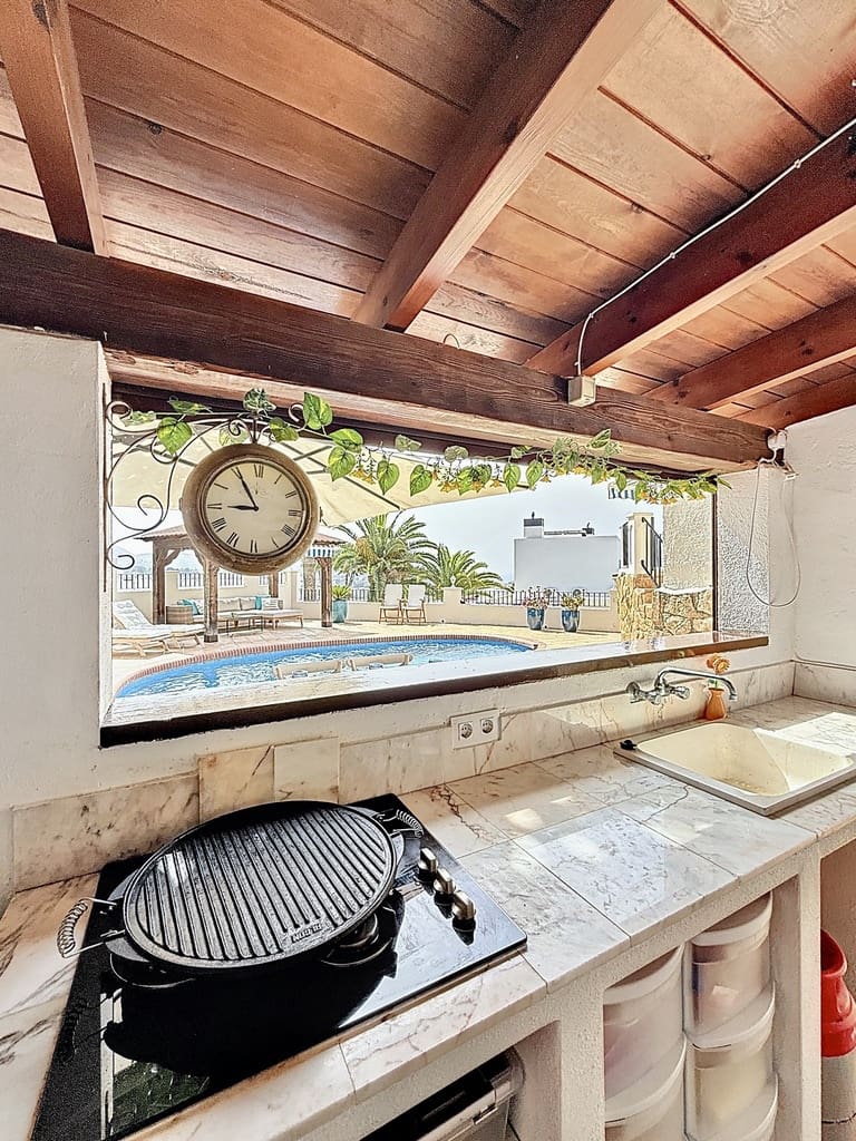 3 soveværelse Villa til salg i Moraira med swimmingpool - € 750.000 (Ref: 9534504)