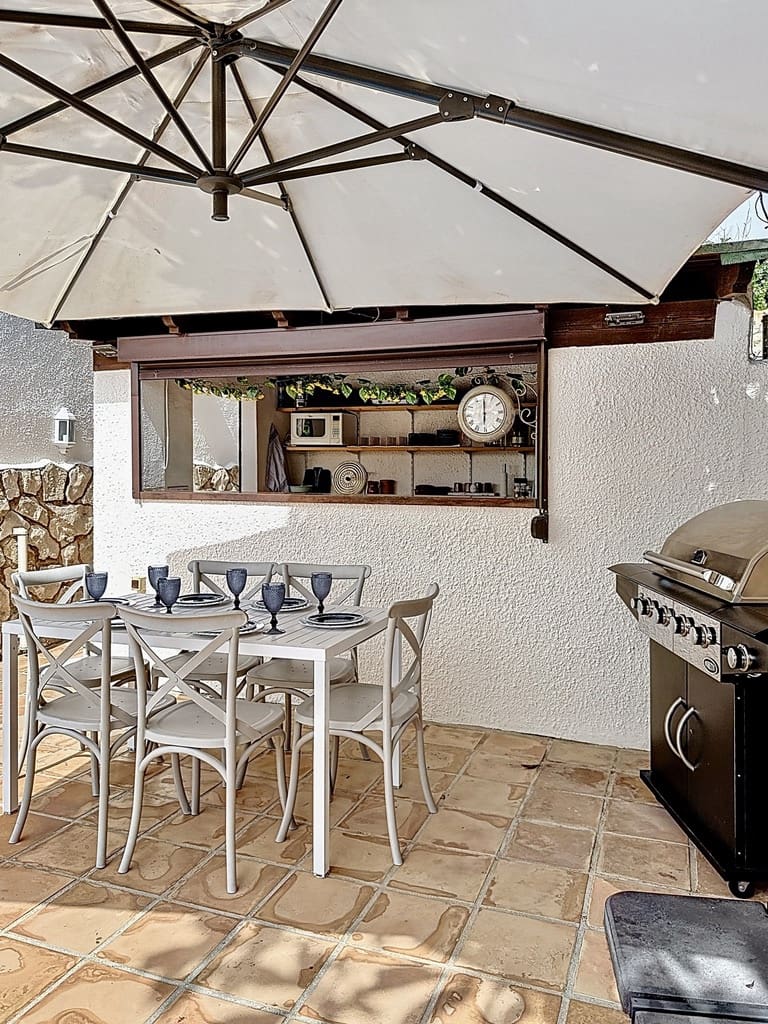 3 soveværelse Villa til salg i Moraira med swimmingpool - € 750.000 (Ref: 9534504)