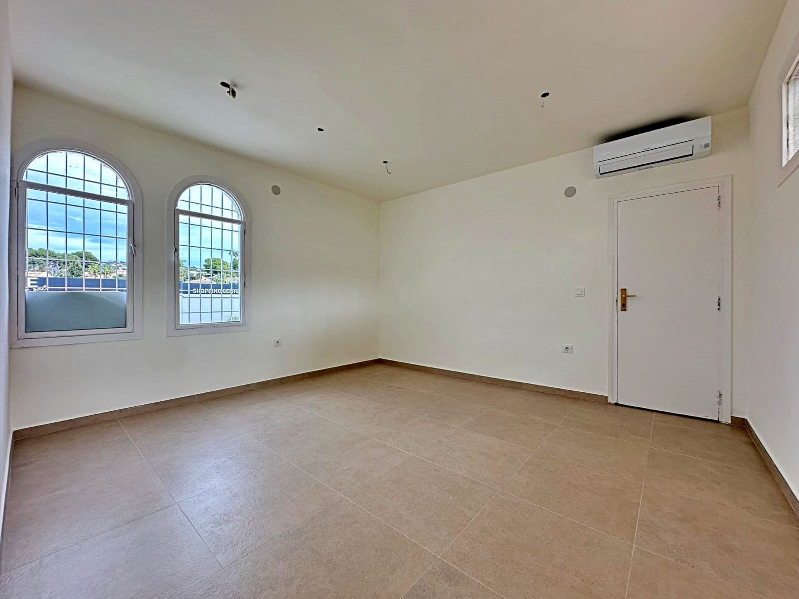 Local Commercial à louer à Moraira - 850 € (Ref: 9592108)