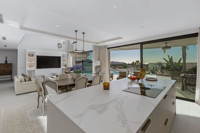 5 makuuhuone Huvila myytävänä paikassa Moraira, Teulada-Moraira mukana 
autotalli - 1 895 000 € (Ref: 9603214)