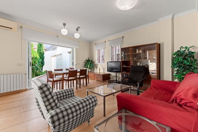 5 bedroom Townhouse for sale in Pedreguer with garage - € 450,000 (Ref: 9665564)