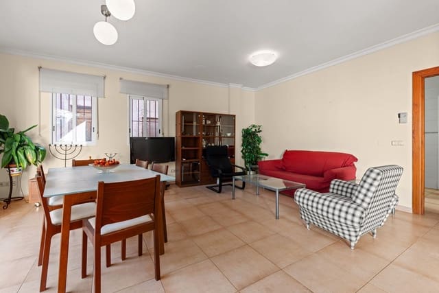 5 bedroom Townhouse for sale in Pedreguer with garage - € 450,000 (Ref: 9665564)