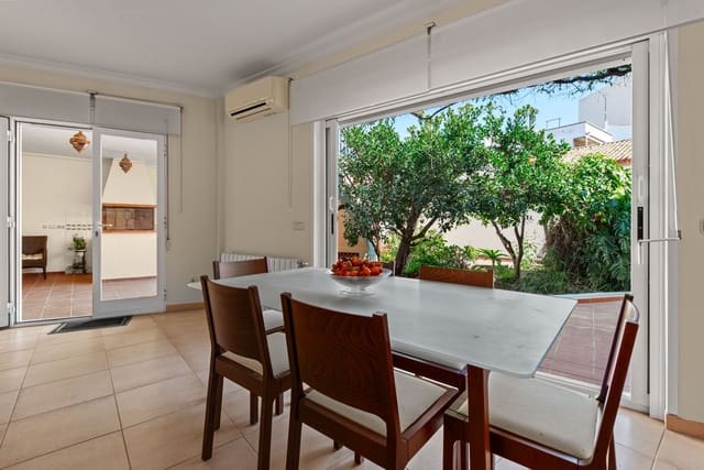 5 bedroom Townhouse for sale in Pedreguer with garage - € 450,000 (Ref: 9665564)