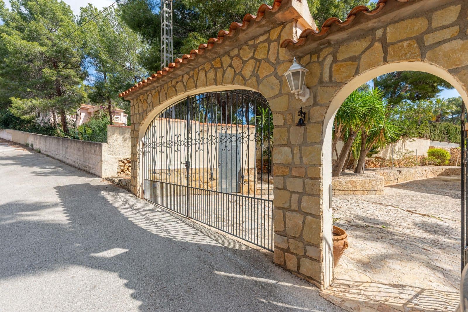 3 sovrum Villa till salu i Benissa med pool garage - 785 000 € (Ref: 9742136)