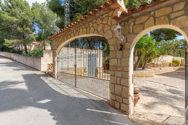 3 sovrum Villa till salu i Benissa med pool garage - 785 000 € (Ref: 9742136)