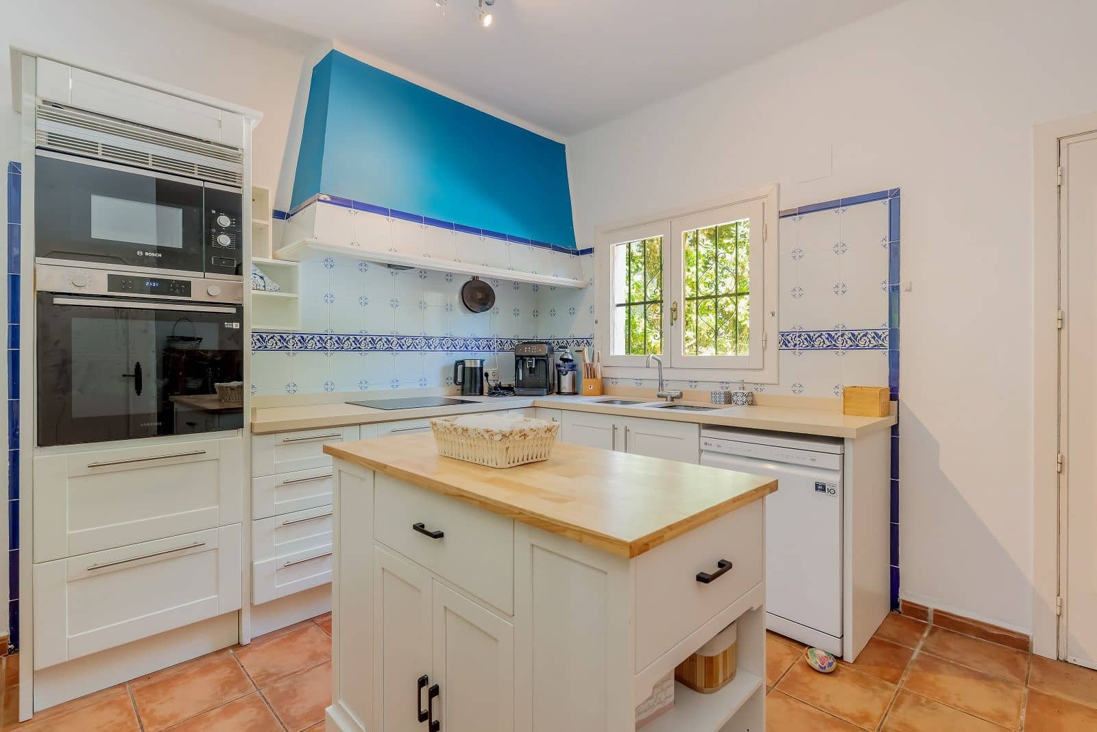 4 soveværelse Villa til salg i Moraira med swimmingpool garage - € 2.690.000 (Ref: 9743050)