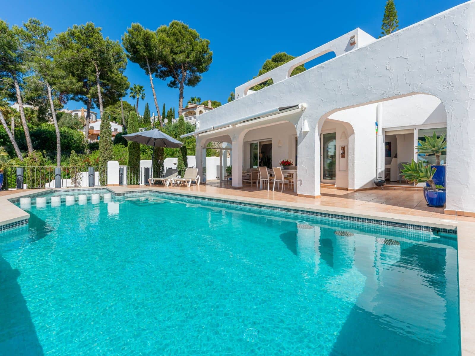 5 bedroom Villa for sale in Moraira with pool garage - € 1,499,000 (Ref: 9824225)