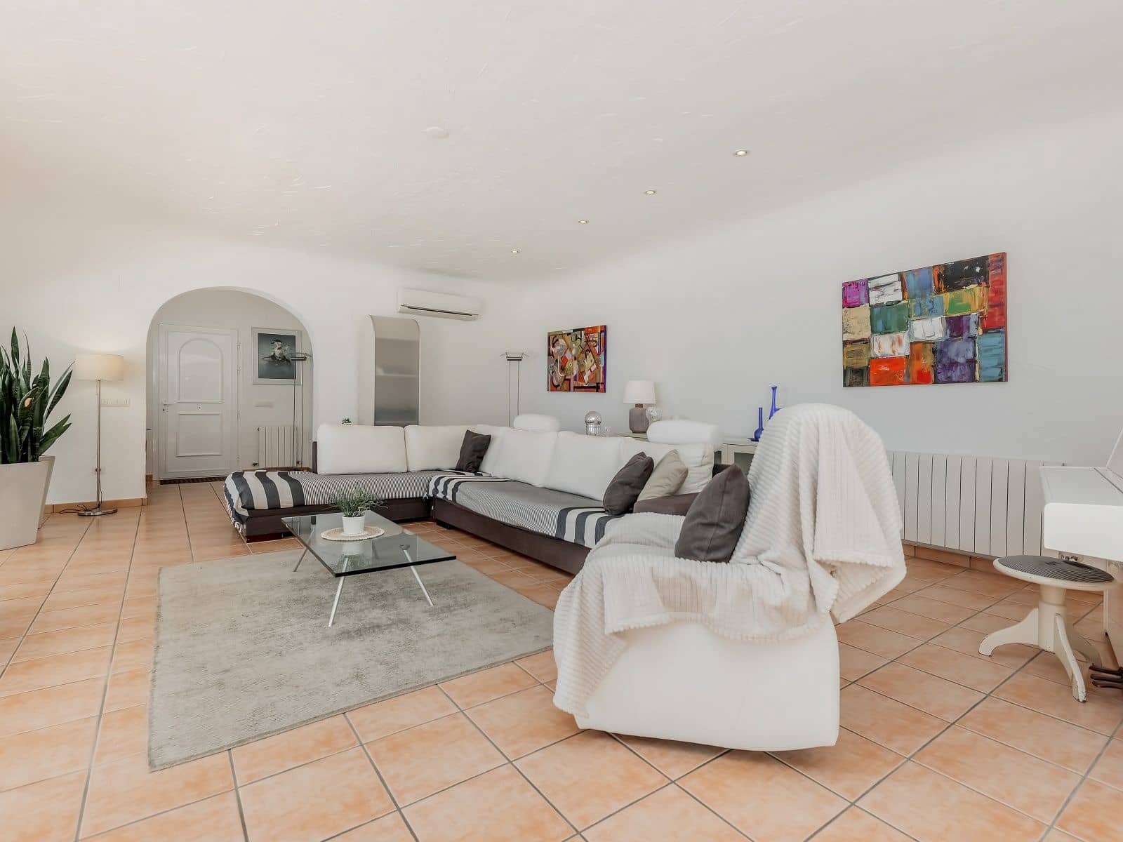 5 bedroom Villa for sale in Moraira with pool garage - € 1,499,000 (Ref: 9824225)