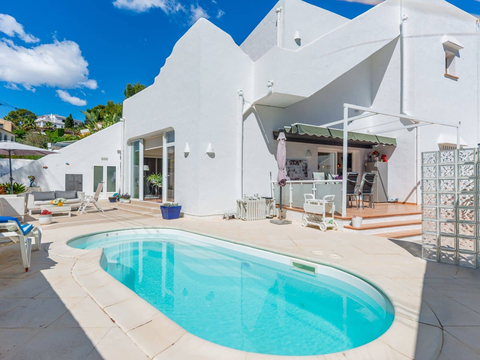 5 bedroom Villa for sale in Moraira with pool garage - € 1,499,000 (Ref: 9824225)
