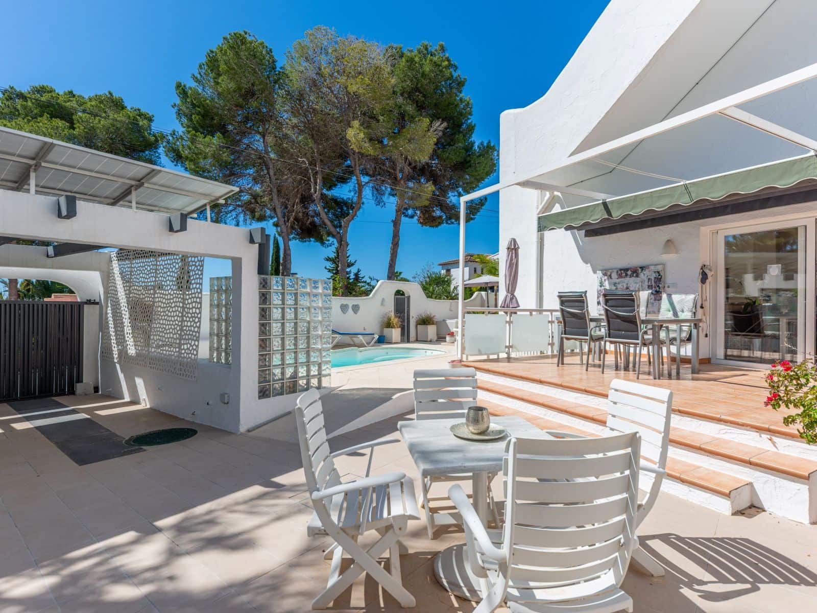5 bedroom Villa for sale in Moraira with pool garage - € 1,499,000 (Ref: 9824225)