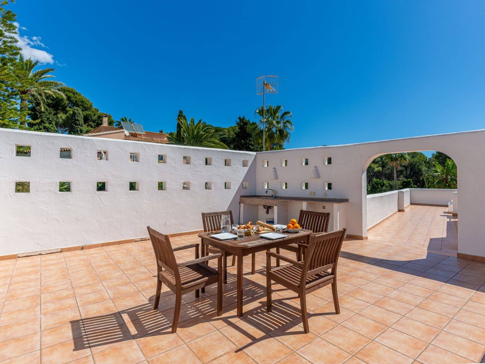 5 bedroom Villa for sale in Moraira with pool garage - € 1,499,000 (Ref: 9824225)