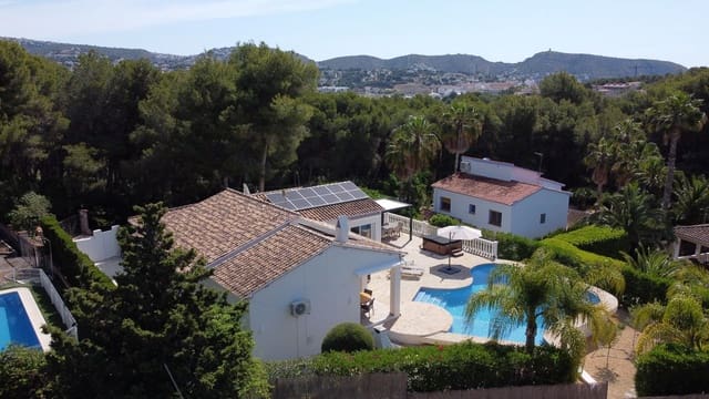Chalet de 3 habitaciones en Moraira, Teulada-Moraira en venta con piscina garaje - 1.090.000 € (Ref: 9858705)