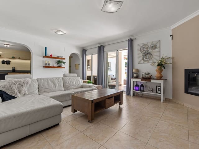 3 bedroom Villa for sale in Moraira, Teulada-Moraira with pool garage - € 1,090,000 (Ref: 9858705)