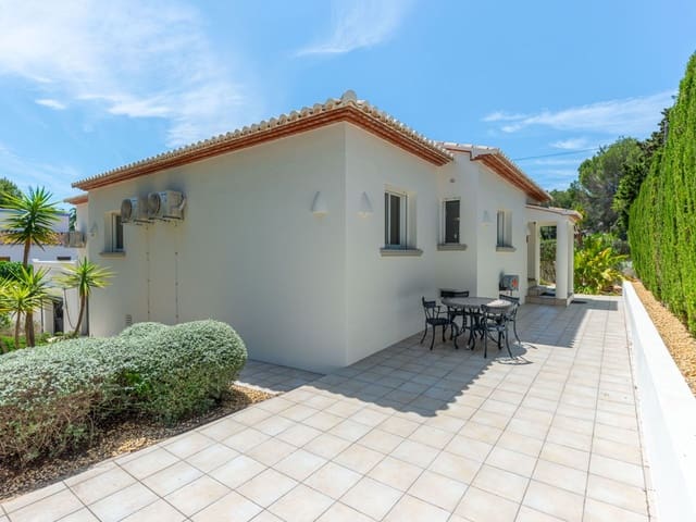 3 bedroom Villa for sale in Moraira, Teulada-Moraira with pool garage - € 1,090,000 (Ref: 9858705)