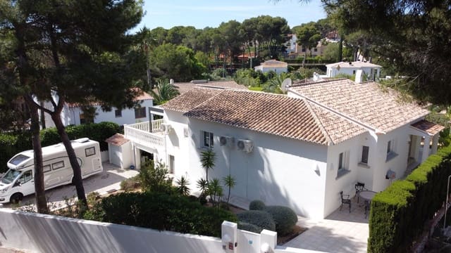 3 bedroom Villa for sale in Moraira, Teulada-Moraira with pool garage - € 1,090,000 (Ref: 9858705)