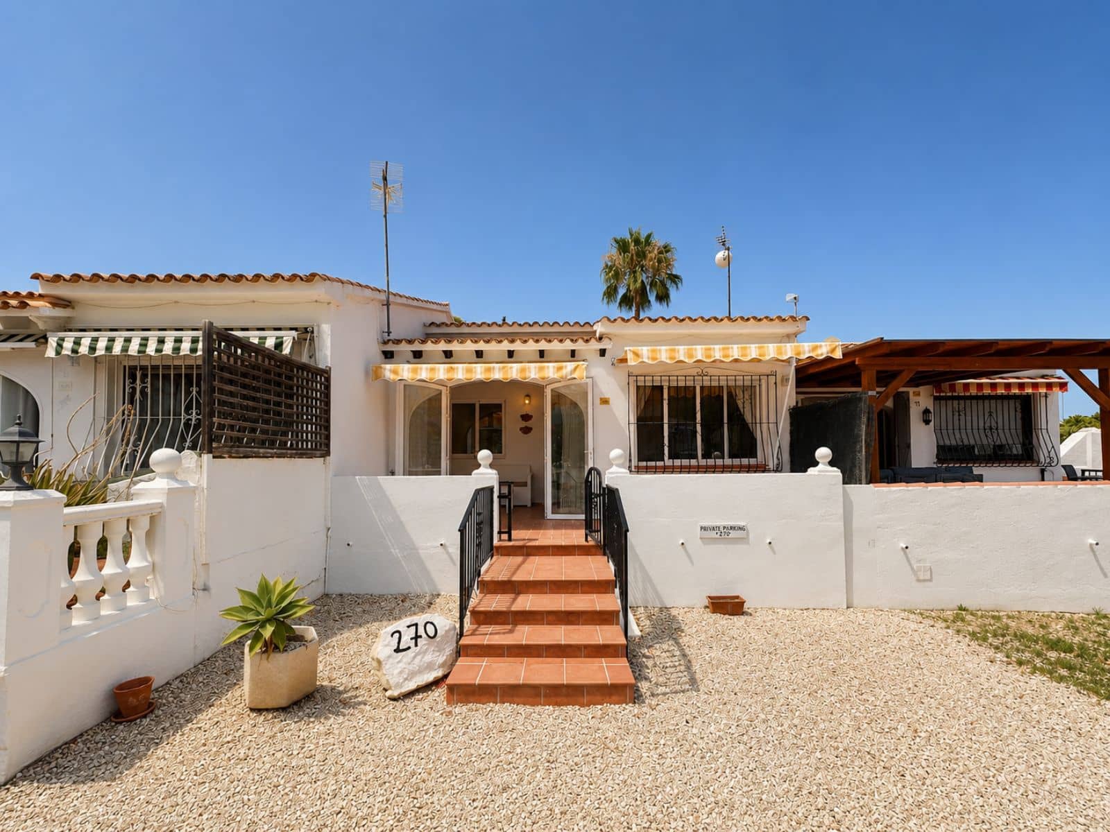 2 bedroom Bungalow for sale in Moraira with garage - € 248,000 (Ref: 9924875)