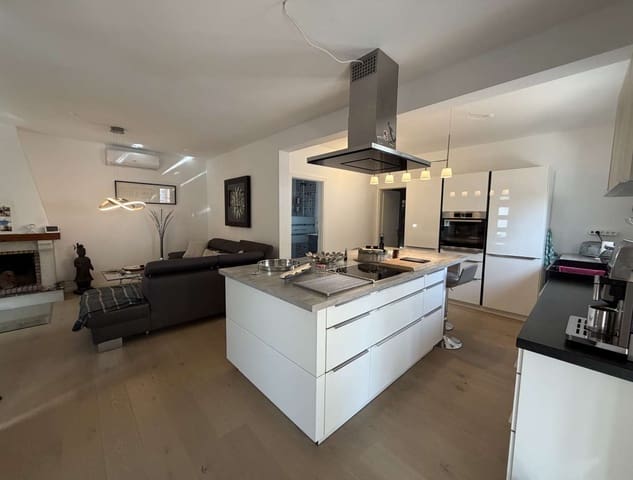 2 bedroom Villa for sale in Mont-roig del Camp with garage - € 280,000 (Ref: 10012909)