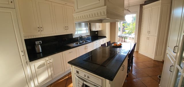 Chalet de 7 habitaciones en Mont-roig del Camp en venta con piscina garaje - 795.000 € (Ref: 5692327)