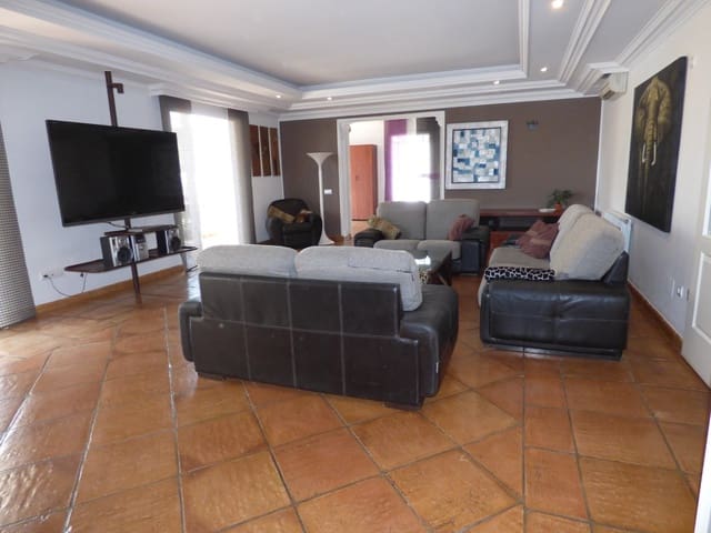 Chalet de 7 habitaciones en Mont-roig del Camp en venta con piscina garaje - 795.000 € (Ref: 5692327)