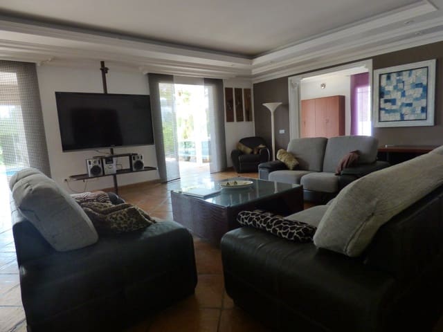 Chalet de 7 habitaciones en Mont-roig del Camp en venta con piscina garaje - 795.000 € (Ref: 5692327)