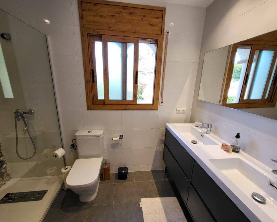 4 bedroom Townhouse for sale in L'Ametlla de Mar with pool - € 439,000 (Ref: 8522788)