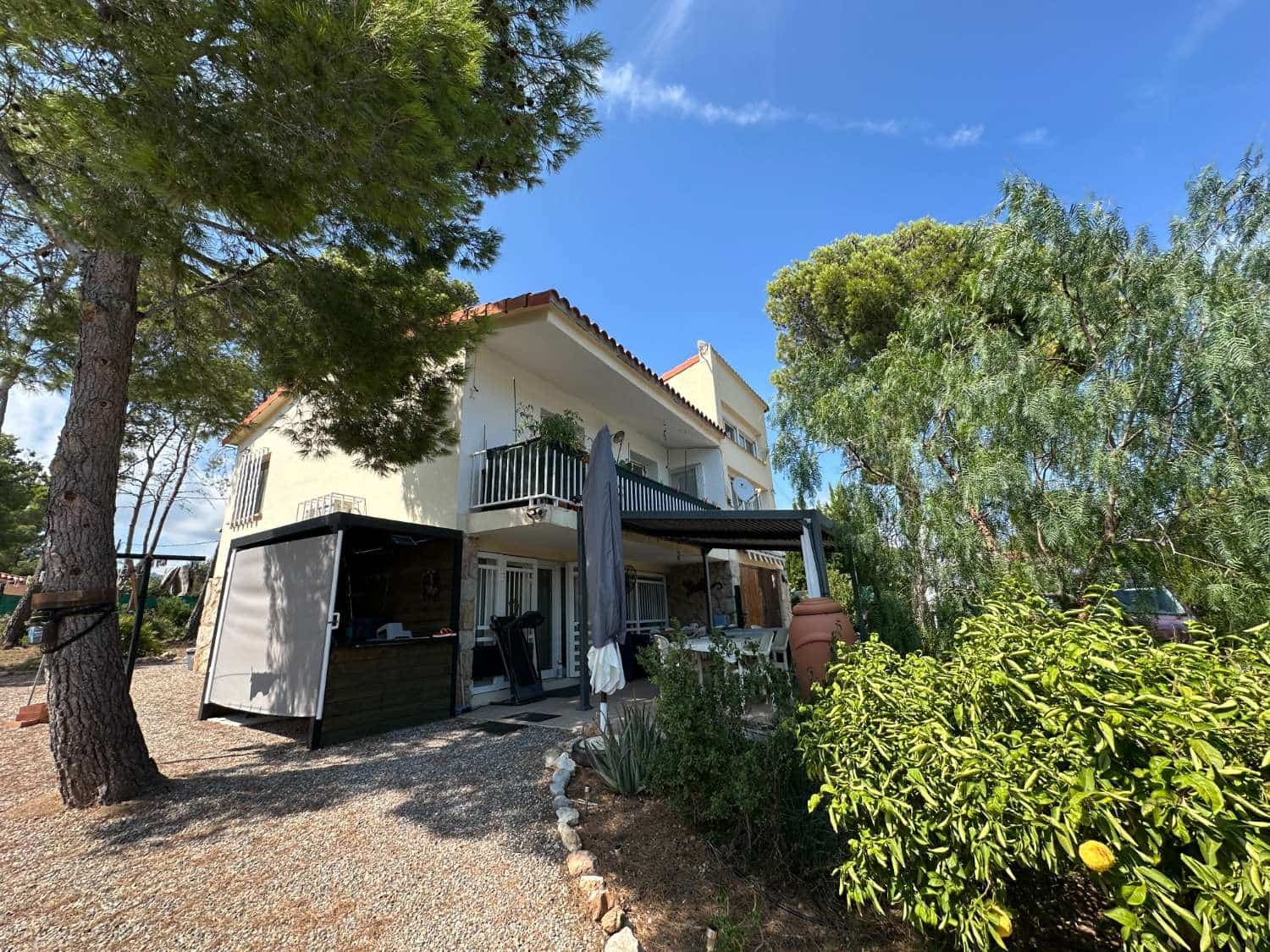 4 soveværelse Villa til salg i Pratdip med garage - € 245.000 (Ref: 9162075)