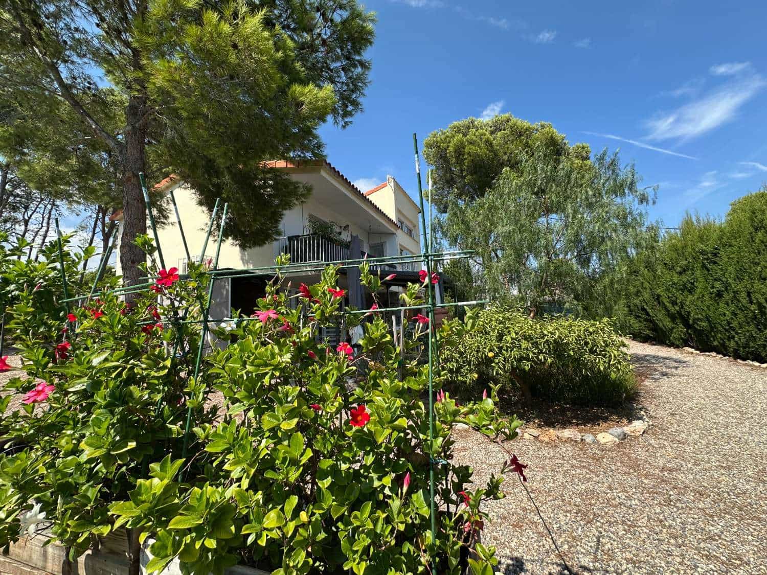 4 soveværelse Villa til salg i Pratdip med garage - € 245.000 (Ref: 9162075)