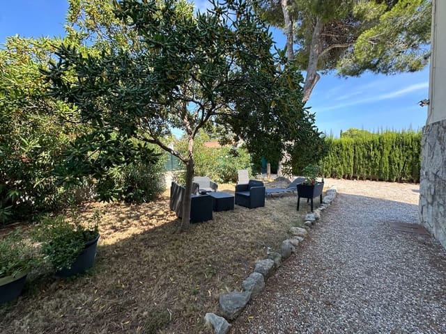 4 bedroom Villa for sale in Pratdip with garage - € 245,000 (Ref: 9162075)