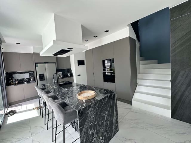 4 slaapkamer Halfvrijstaande villa te koop in L'Ametlla de Mar met zwembad - € 459.000 (Ref: 9209092)