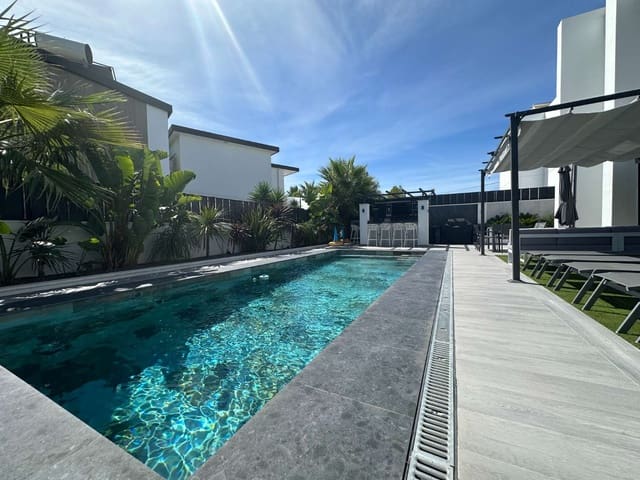 4 slaapkamer Halfvrijstaande villa te koop in L'Ametlla de Mar met zwembad - € 459.000 (Ref: 9209092)