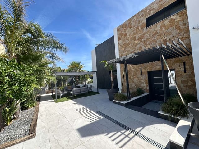 4 slaapkamer Halfvrijstaande villa te koop in L'Ametlla de Mar met zwembad - € 459.000 (Ref: 9209092)